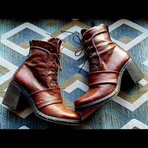 MJUS HIGH BOOTIES FRONT LACES/SIDE ZIPPER SZ 7